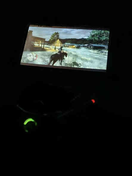 ///متوفر ///
أكس بوكس 360 سلم مهكر
Xbox 360 slim 
لون اسود ⬛ 
ويا جوستكين اصليات وممفتوج الجاهز ابد
نضافه 🔝💯
يحتوي علئ اكثر من 17 لعبه ويا هارد  👾
ويا كامل ملحقاته 
——————————————————-
منضمنها 
فورزا هورايزن 
فيفا 19
فيفا 22
جيتي أي 5
كولفديوتي 4 نسخ
ماين كرافت 
مصارعه WW
سبايدر مان 
باتمان 
رديد 
وبعد هواي العاب حلوه

السعر // 85 
----------------------------------------
مكاني بصره زبير 
رقمي ***********
