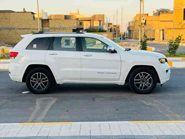 سلام وعليكم جيب موديل 2016 (LIMITED) رقم بغداد هزه وسنويه ورقم جديد السياره فول مواصفات ١/١  شاشه كبيره فتحه فور ويل لد امامي خلفي زنون اصلي شاده ٣٠٠$ صدر امامي خلفي جديد مكينه وكير برغي ممفتوح بيهة سياره جديده واحلى من الصور بدون شخوط ورصعات وبارد تخم تاير جديد اصلي السياره بيهة جاملغ وبنيد مكاني الناصريه مراوس بحسب القناعه
