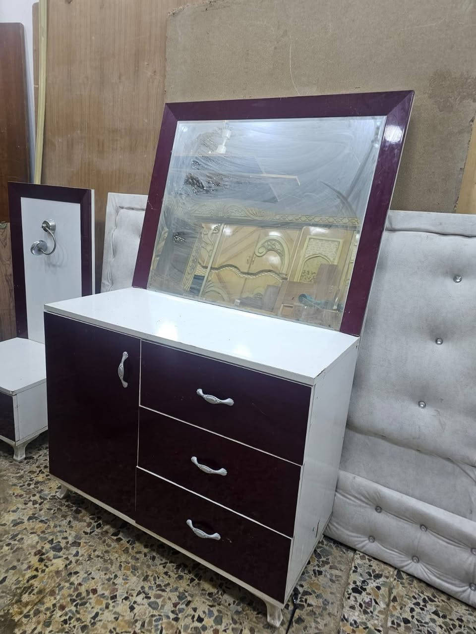 غرفة تركيا ست قطع سعره 350 نظيفة ومابية اي ضرر الالف مكاني بغداد الشعب شارع صحه ديوان يم مستوصف جمعيات لاتصال واتساب فقط ***********
