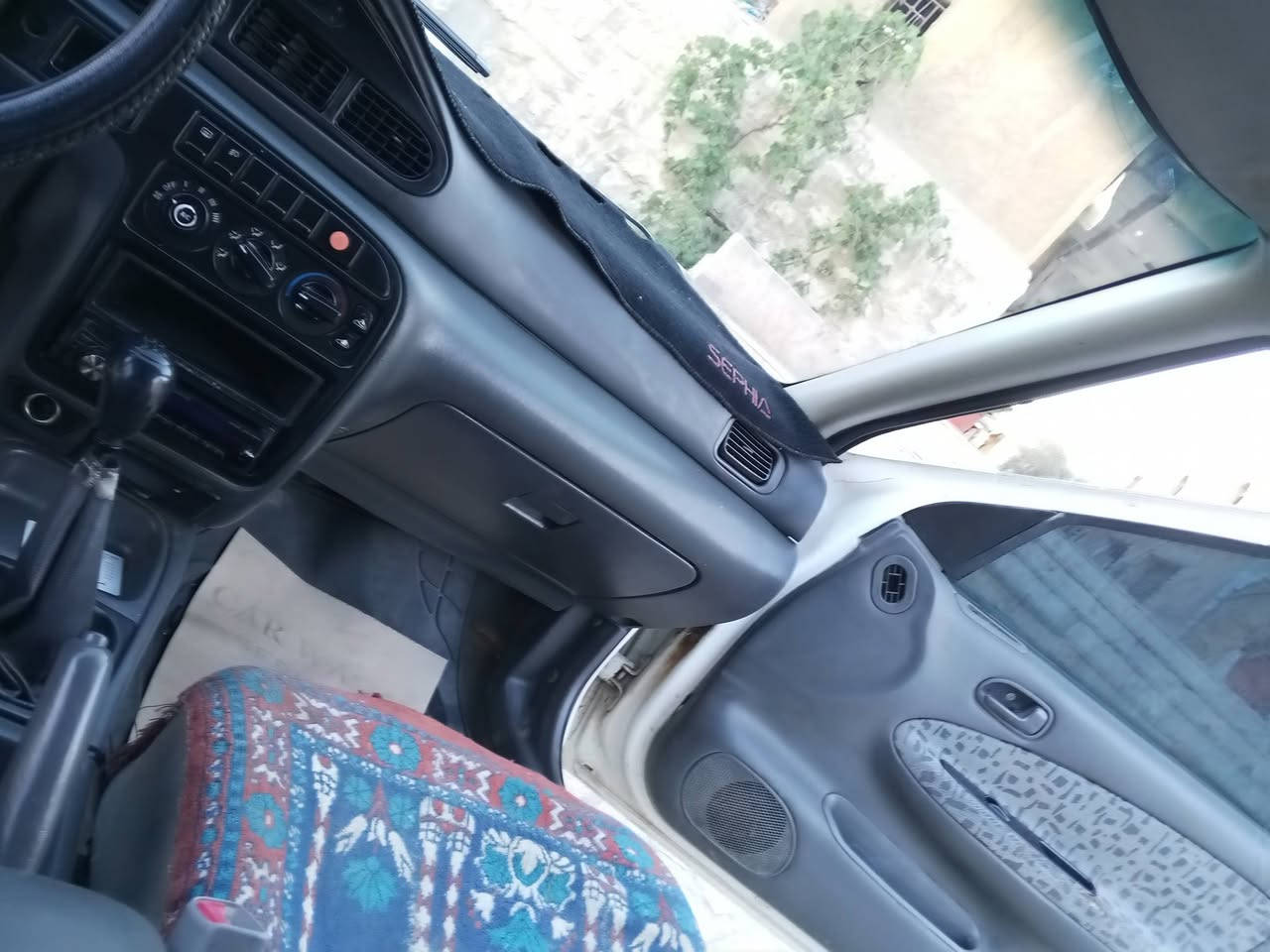 كيا سيفيا موديل 1996 للبيع   
معها ترخيص لشهر 12
ماتور نضيف 
قير فحص 
ميكانيك وكهرباء ممتازه 
دهانها ممتاز
غرفه كما بالصور نضيفه تابلو وبطانات .. 
جنط الاصلي 4فردات كوشوك وكاله 
بطاريه جديده
سنتر شغال 
كل الاضافات شغاله 
الرجاء الاتصال من الجادين فقط السعر 1300دينار
***********779834598


**إذا كنت صاحب هذا الإعلان وتريد حذفه لأي سبب، رجاءا أرسل رسالة إلى الدعم الفني**