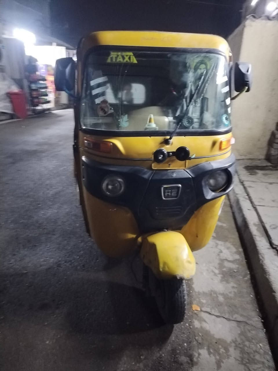 سلام عليكم تكتك للبيع مديل 18 مكينه ناعمه  تكتك خير من الله  أوراق اصولي مو رقم مراوس عادي تكتك بيه تعمير قليل ضربه من وره بس ما بينه مراوس عادي مكان بغداد مدينة الصدر ***********6 السعر 5
