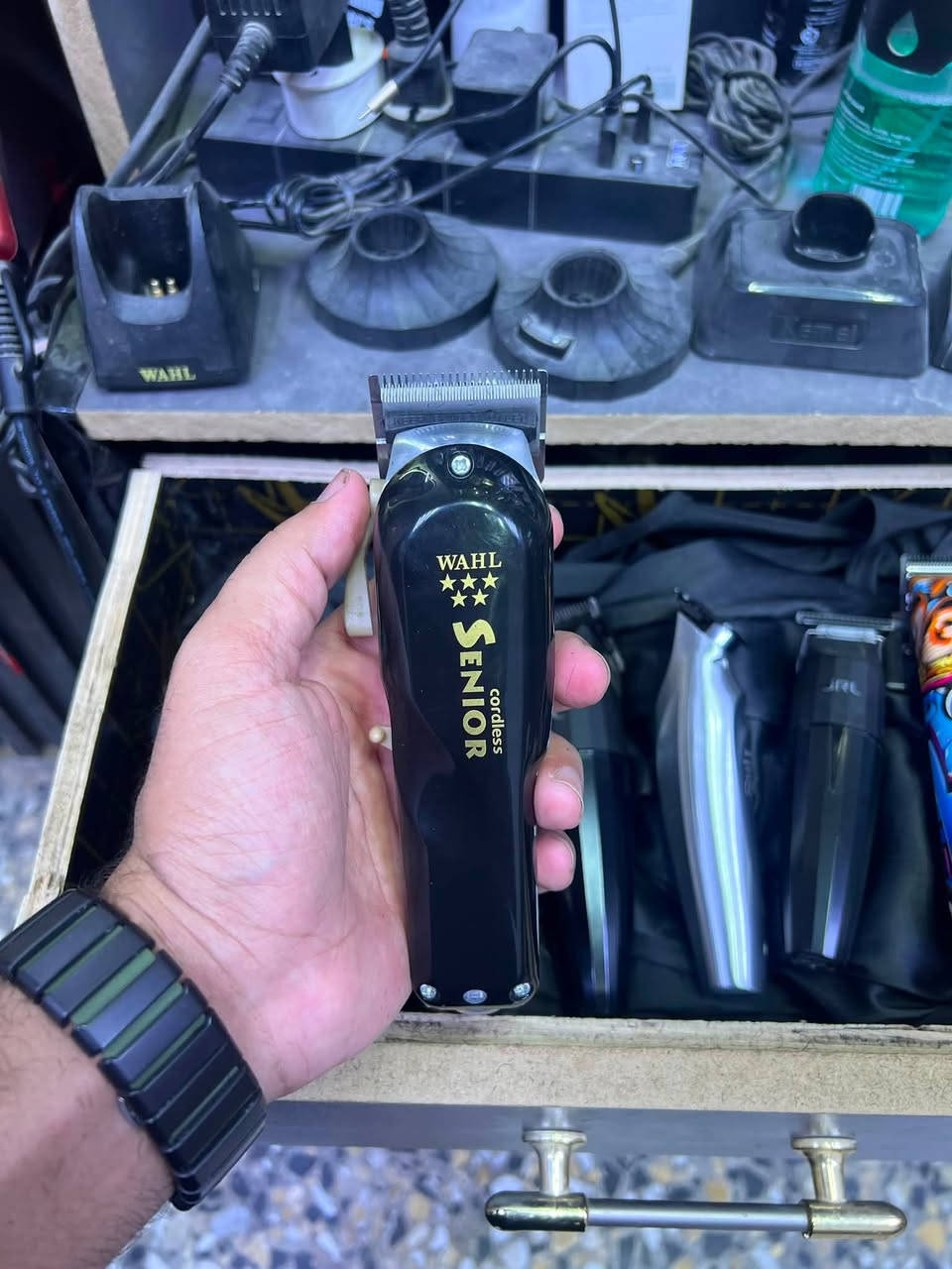 مساء الخير
سنيور كامل ملحقات عدى الكارتون مستخدمة قليل ١١٠ وبيها مجال 

واذا تريد قاعدة وياها احسب القاعدة ٢٠ مع العلم سعرها الجديد٣٥

 جي ار ال سيت ب١٨٠ الف قفلة صفر وتدريج كامل ملحقاتهن

وال فابرو الجديدة احدث اصدار كامل ملحقاتها ب١٢٥

وال شبچة فانش بدون ملحقات فقط مكينة ب٥٠ الف

بيبي ليس صفر قاعدة كامل ملحقات ب١٠٠ وبيها مجال

مكاني بغداد ابو غريب ***********
والتوصيل موجود بس مقدم
