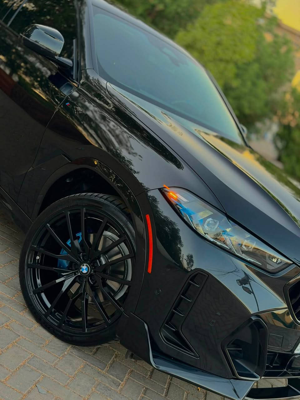 السلام عليكم 
Bmw X6 M 2025 
فوووول مواصفات فئة M 
معروفه مواصفاتها 
بانوراما 
ناضور ليلي 
تدفئة وتبريد كشنات 
تدفئة ستيرن / تدفئة كشنات خلفيه 
رادارات وحساسات بكل مكان 
اوتو بارك 
داخل لد متغير الوان 
مختومه سياره بكل مكان شعار M 
وبعد بيها هواي مواصفات …… 

ماشية 42 الف 
مكفووووله من كلشي حتى الدعاميات بشرط 
كلين تايتل 
رقم دهوك باسمي تحويل ثاني يوم وباج تضليل بسياره 85‎‎%‎

السعر 69500 وبيها مجال كلش بسيط 

مكاني بغداد المنصور 

***********
