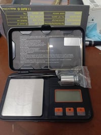 ميزان رقمي • دقة ٠٫٠٠١ جم • سعة ٥٠ جم