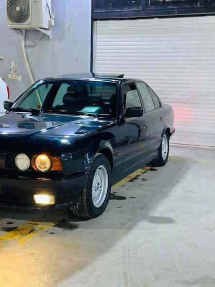 من رخصت الادمن المحترم BM حجم 525 
جديده مكفوله موديل 95 صبغ جماليه فقط بدون ضرر 

لأضربه ولا خياس صبغ درجه اولى سلايت شغال كهربئيات بلاد

غرفه جديده السعر 120 وبيه مجال قليل حك الجيه 

الخاص مفتوح
