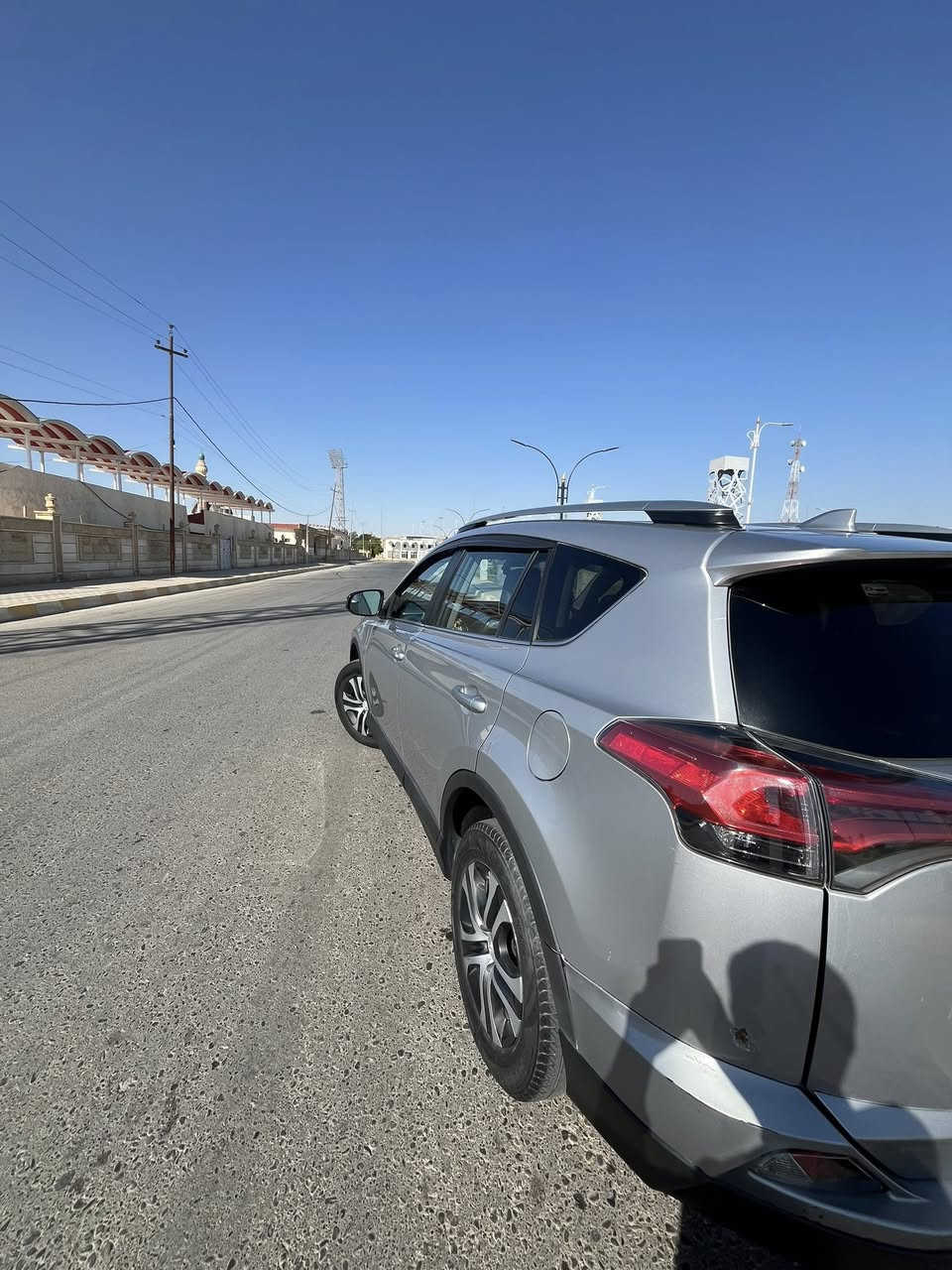 السلام عليكم: للبيع
تويوتا راف فور 2018 وارد امريكي
مكينة 2.5 vvt - 
ضرر سَطحي جداً خفيف قبغ الصندوگ فَقط 
الصبغ: فَقط قبغ الصندوق مع ربع چاملخ الخلفي توحيد لون 
(( بچم كبس)) بلاد
الصفحة كبس  بلاد
بدون شواصي 
بدون لغود 
بدون ايرباك 
رادار 
تحديد مسار
 شاشة كاميرا
تحكم ستيرن
منظومة زنون أصلية بلاد كلش قوية 
دوشمة جلد—- 
سيارة ما بيها نقص برغي وكاملة من جميع النواحي سيارة مال بيت 
مكينة وگير  مكفولات
تبريد ثلج غاز الشركة بلاد
رقم اربيل الجديد باسمي تحويل ثاني يوم 
السعر : 184 بيها مجال بسيط
للاستفسار:
***********
***********
***********
