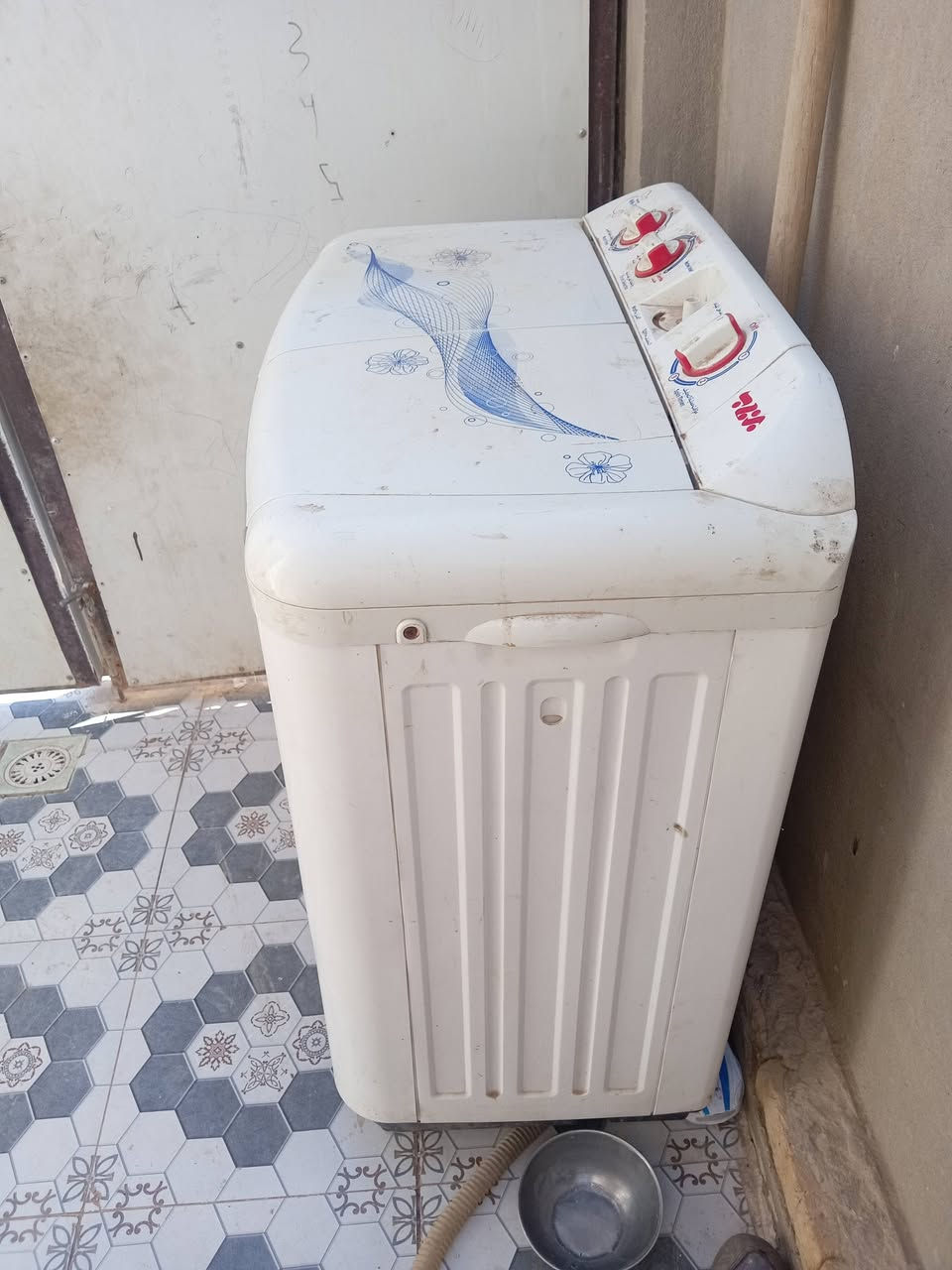 غساله البيع بس التغسل  وكفت و جفافه تشتغل ب٣٥ شراي تعال واتساب ***********
