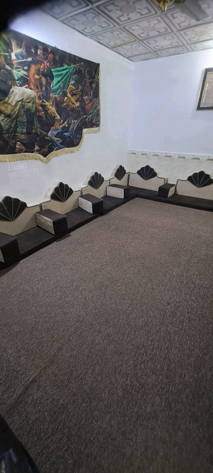 السلام عليكم مجلس للبيع جديد كلش نظيف هم هو كاربد سعرهم اثنيهم ب400مع مجال لشراي ***********
