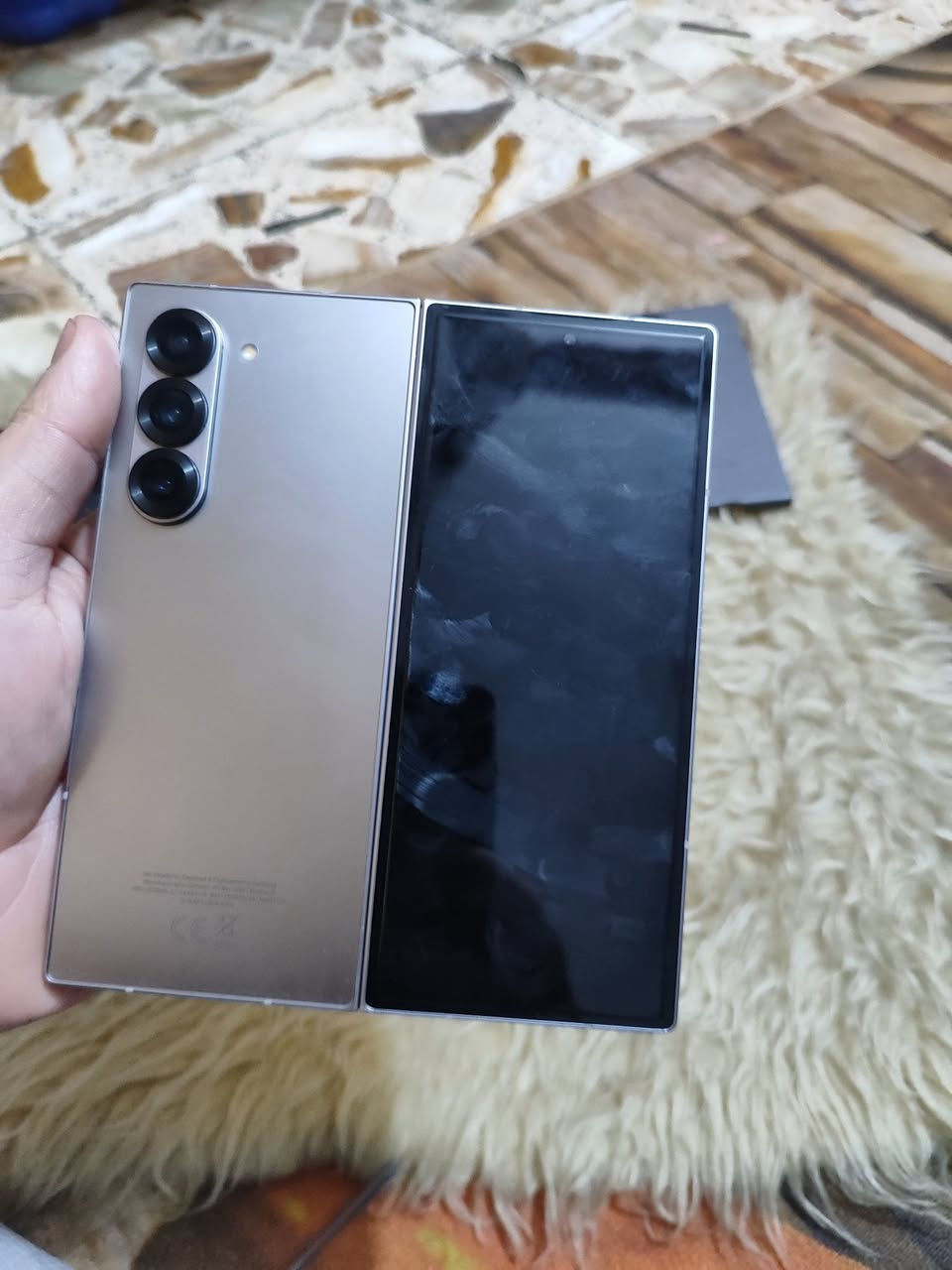 رمضان كريم اخواني جهاز سامسونك z فولد 6  شرق اوسط دبل شريحه معروفه مواصفاته ومكانيته كشاشه وكامره نضافه تقريبا 100-100 كامل ملحقات مع حافضه عدد ٢ وقلم ذاكره 256-12 للبيع بسعر ٨٧٥ الف وبي مجال بسيط وافضل مراوس مكاني بغداد مدينه الصدر عندي ولد صديقي يشتغل بدلفري يكدر يوصله الك داخل بغداد فقط وتتفقون ع الاجره او تاخذه من بيتي يكون افضل للستفسار وات ساب او خاص ***********
