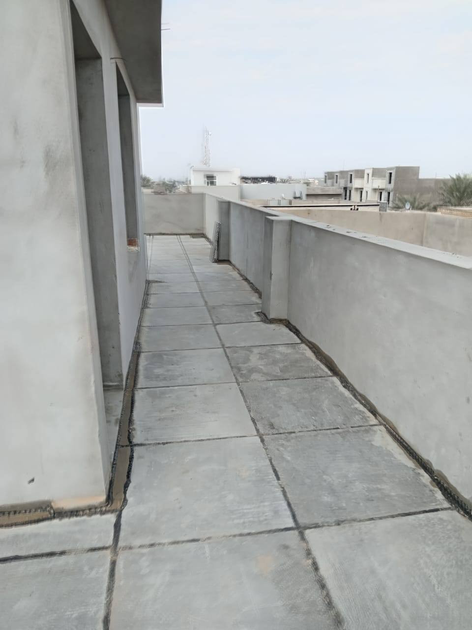 سلام عليكم ورحمة الله وبركاته
مشتمل للبيع قاطين وبيتونه المساحة ١٢٥ متر طابو صرف خلف أسواق نادر ومكتب بدر موقع جدا راقي
طابقين وبيتونه الطابق الأول غرفة نوم ٦ في ٤ وصاله ٦ في ٥ واستقبال ٦ونص في ٣ونص مطبخ ٢وربع في خمسة ونص ومجموعة صحيات غربي والطابق الثاني غرفتين نوم وصحيات عدد ثنين وغرفة غسيل ملابس كهرباء سعودي درجه اولى والمجاري الأمل الشريف وتأسيس الماي درجة أولى كهرباء وطنيه وماء اساله واصل البيت البيت ملبوخ كل السقوف باقي سيراميك ولبخ داخلي وبوب شبابيك
للاستفسار الاتصال على الرقم ***********
