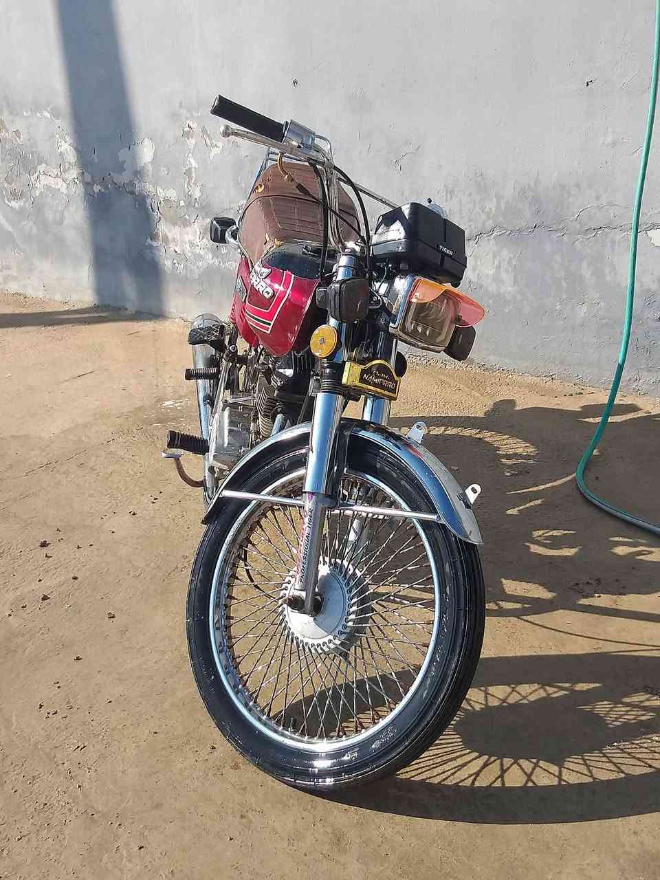 نامه برو موديل ٢١ أوراق كامله دراجه خير من الله اي نقص مابيه مكنيه ناعمه شلعه قويه معدل ١٢٠ كهربائيات شغاله سعرها ٤٥٠ وبيها مجال مكان ديالى شهربان ***********
