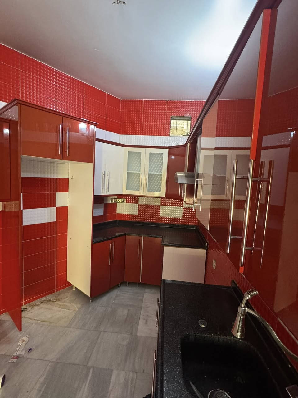 سلام عليكم كاونتر للبيع 17 متر الفوك وجوه تفصال اخو جديد مابي اي ضرار مفصخ خشب مالتهه hdf ضد المي  المرمر مالته صناعي درجه اولى العنوان الامين ثانيه*********** الصور مالته واضحه ول فيديو
