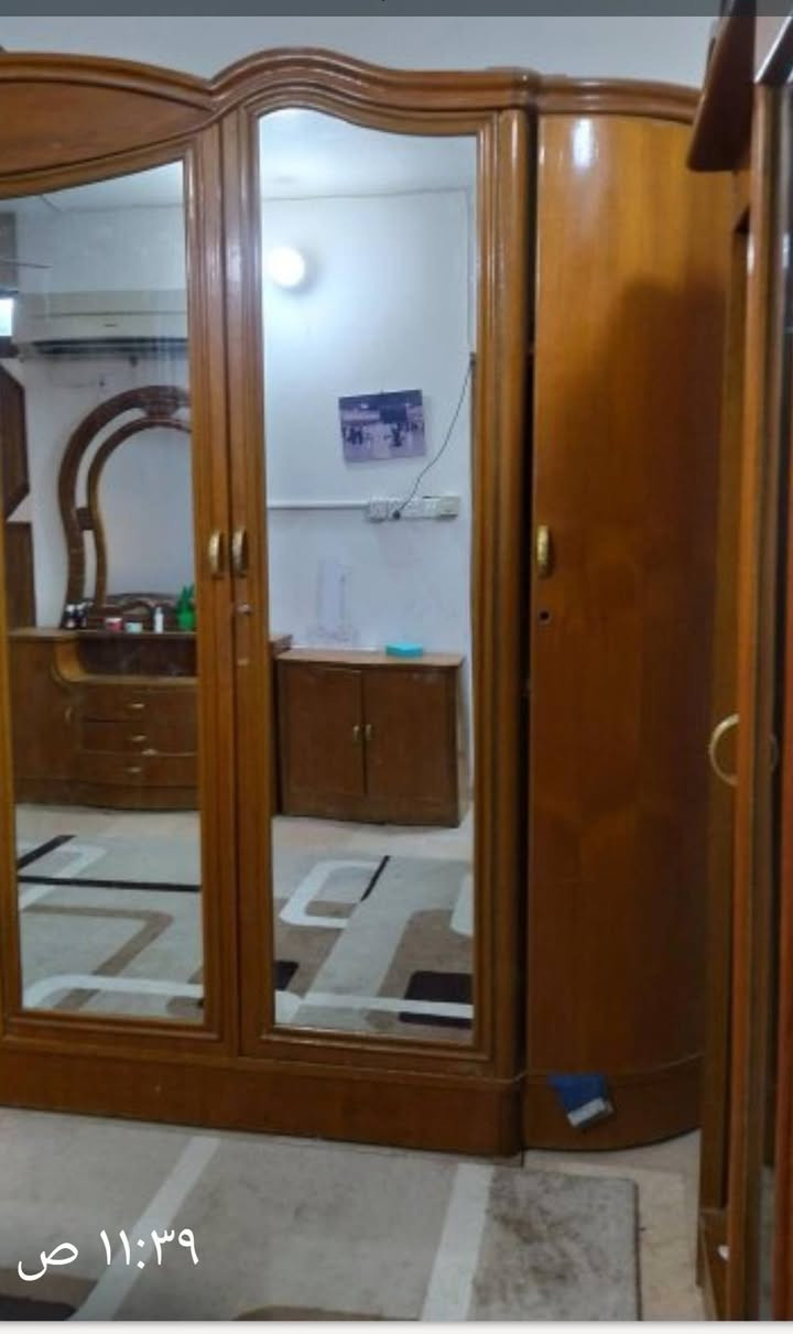 غرفه نوم لبيع
كامله مستعجل كلش***********
600  الف
