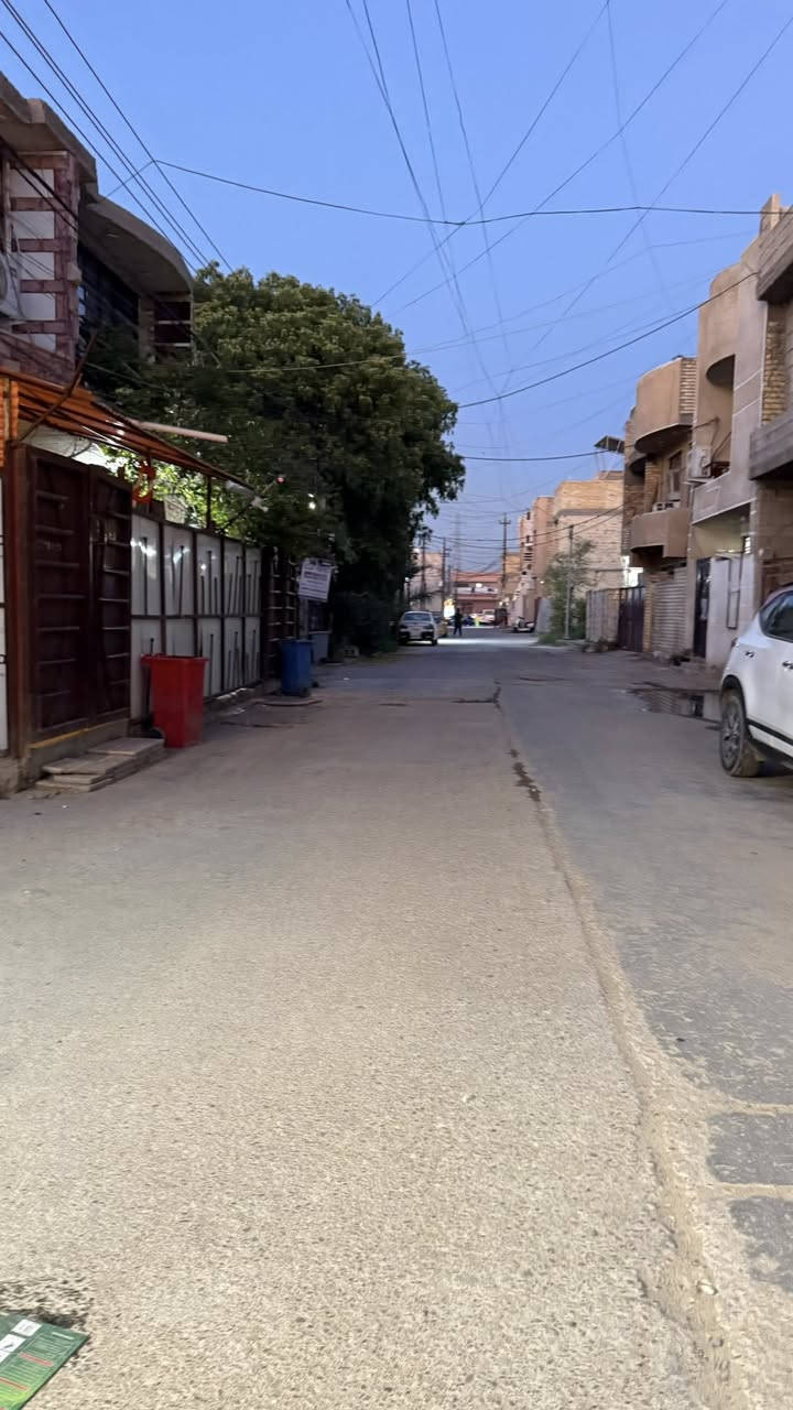 بيت للبيع ١٠٠ م ٥❌٢٠
  السريدات الجديدة المربع الاول شارع منصور قرب المذخر طرمة ٣غرف نوم واستقبال ومطبخ وحمام ومنور وترك خلف البيت وسطحين السعر على خاص ***********
