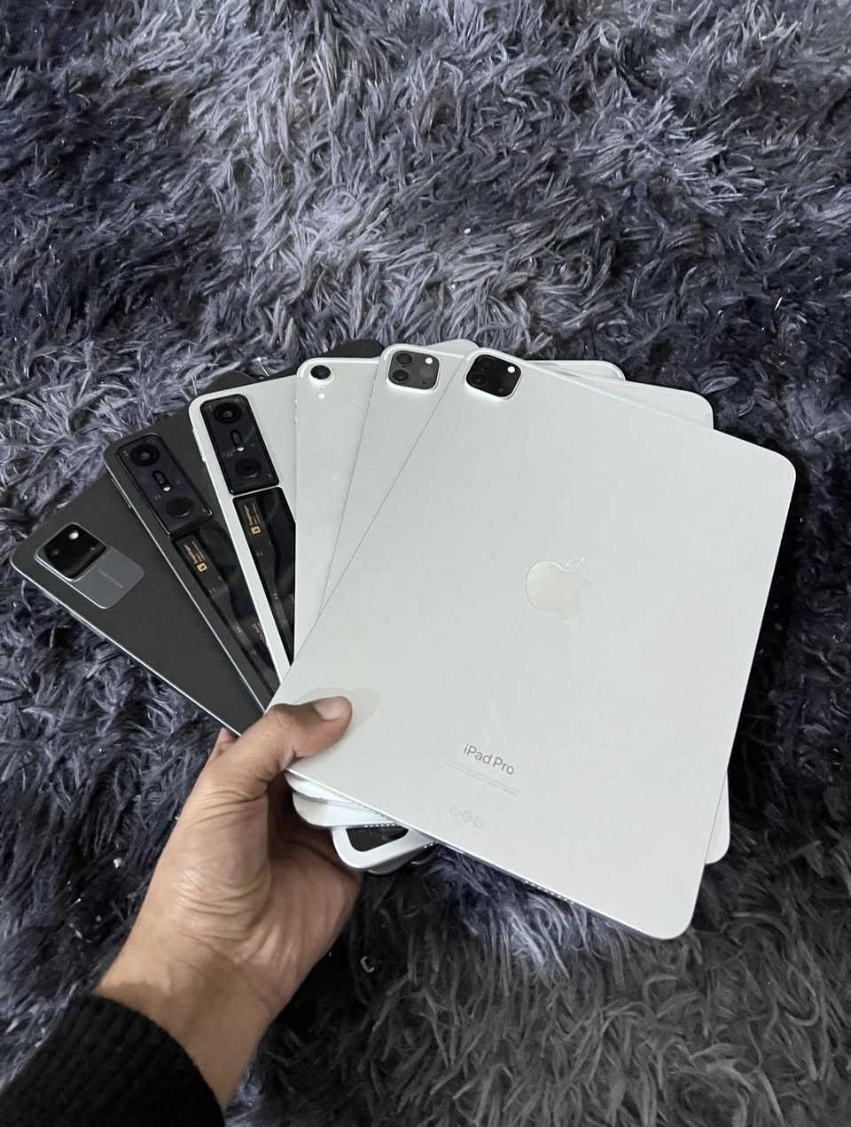 سلام عليكم 
مجموعه ايبادات 

1.   ايباد tab 60 wife 
ذاكره 128 
خاص تصفح ودراسه والعاب وسط 
سعره 95 الف دينار 

___________________________
2.    تاب انفنكس Gt تابلت العاب 
شاشه 120 فريم 
ذاكره 256 
وشاشه عملاقه 12 بوصه شخط واحد ما بي وكامل ملحقات 
سعره 395 الف دينار 

_________________________
3 ايباد ريد ماجك نوفا
 اقوه تابلت العاب ممكن تشوفه 
الحجم الكبير 
شاشه 144 فريم 
مبرد داخلي واضاء داخليه و واجه مختصه بالالعاب 
شحن سريع 80 واط 
سعره 685 الف دينار 

________________________
تابلت ريد ماجك استرا 
شاشه 165 فريم
شحن سريع 80 واط 
مبرد داخلي واضاء تنافسيه 
سعره 695 الف دينار 
_________________________
ايباد ابل الجيل التاسع 
ايباد 9
ذاكره 64 
سعره 235 الف دينار 
___________________________ 
ايباد 11 معالج a16  اصدار 2025
ذاكره 128 
سعره 400 الف دينار 
___________________________
ايباد برو 
2018 
حجم 11 بوصه 
ببجي 120 فريم 
سعره 445 الف دينار 
_____________________________
ايباد برو 
2018 
اكبر حجم من ابل 13 بوصه مو الزغير 
شاشه 120 فريم 
سعره 525 الف 

________________________
ايباد برو 
معالج M2 من اقوه المعالجات من ابل
اصدار 2023 
ذاكره 128 
مكفول وشخط واحد ما بي 
شاشه 120 فريم 
سعره 665 الف 
_____________________________
ايباد برو 
معالج M2 
اصدار 2023 
ذاكره 256 
مكفول من الفتح وشخط واحد ما بي 
شاشه 120 فريم 
سعره 695 الف 
___________________________
ايباد برو 
معالج M4 اخر المعالجات من ابل 
اصدار 2024 
ذاكره 256 
شاشه 120 فريم 
سعره 935 الف دينار 

_____________________
توصيل جميع المحافضات 10 
مكاني بغداد جديده /نعيريه/فلكه رقم عشره
***********
