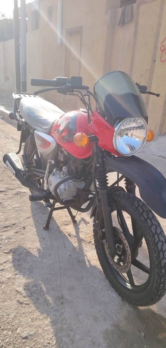 بوكسر أوراق أصولي للبيع لشراي يتصل *********** 📞
السلام عليكم للبيع دراجه بوكسر هندي الا اصلي جبلي موديل2022 وطالعه بل 2025 أوراق أصولي كامله دراجه جديده زيرو مكفوله كفاله عامه مكاني ميسان العماره قضاء الكحلاء لشراي يتصل *********** 📞
