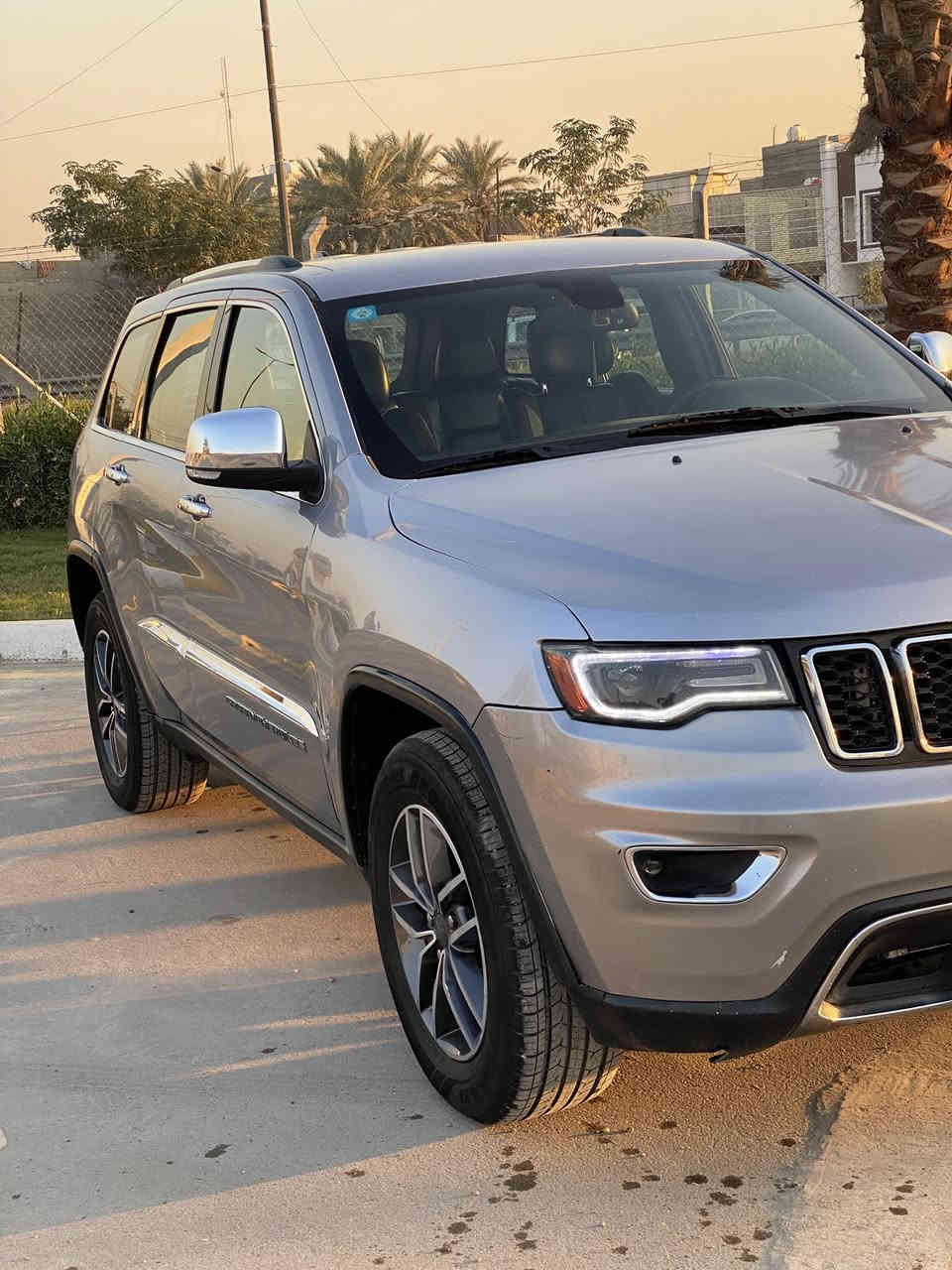 السلام عليكم

جيب گراند شيروكي موديل 2019 للبيع فقط 
مواصفات اعتيادية مكينه كير تبريد خير من الله بيها صبغ جاملغات وبنيد ونص الجنطه والسونار موجود بالمنشور بس صور الحادث ماعندي 
مكانها بغداد الغزالية السعر 190 وبيها مجال للاستفسار اكثر ***********
