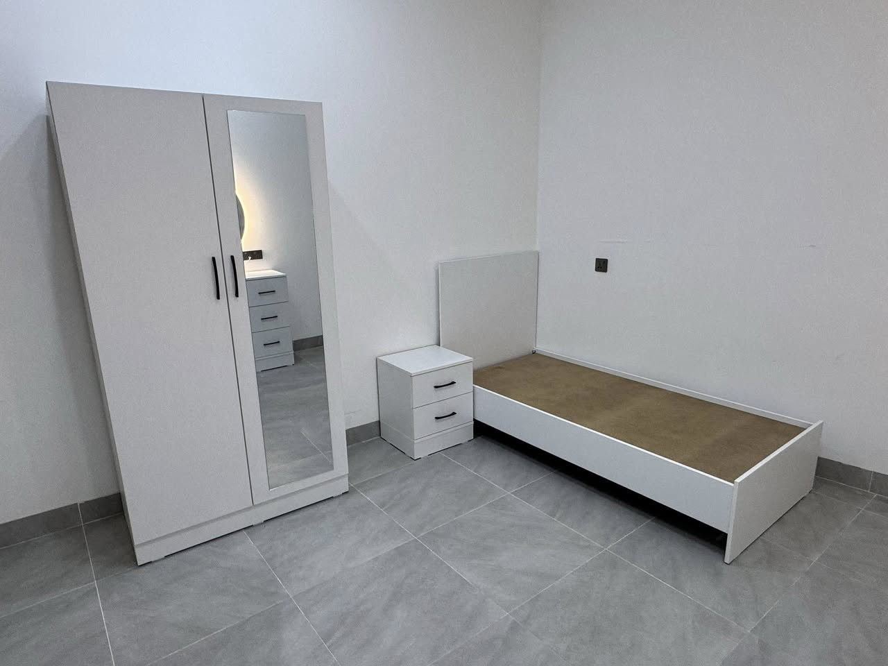 من اعمالنا حسب طلب خشب تركي MDFضمان 4 سنوات 
غرف نوم 
كاونترات المطابخ 
ديكورات داخليه 
عنوان كركوك ساحه طيران شارع حمام علي بك 
لتواصل ***********
