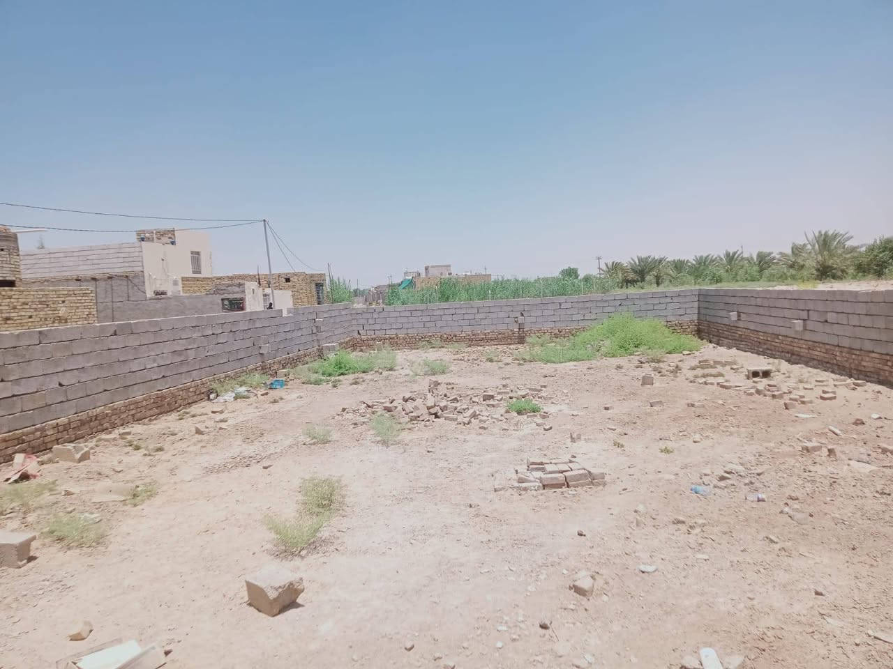قطعه أرض للبيع
المساحه 275 الواجهيه 12 ونص والنزال 22ونص 
موقعهه عالشارع العام ركن يم مضيف الشيخ ميثم المعن
موقعه حلو تجاري  ومشموله بالتطويب 
للاستفسار اتصال على الرقم ***********
