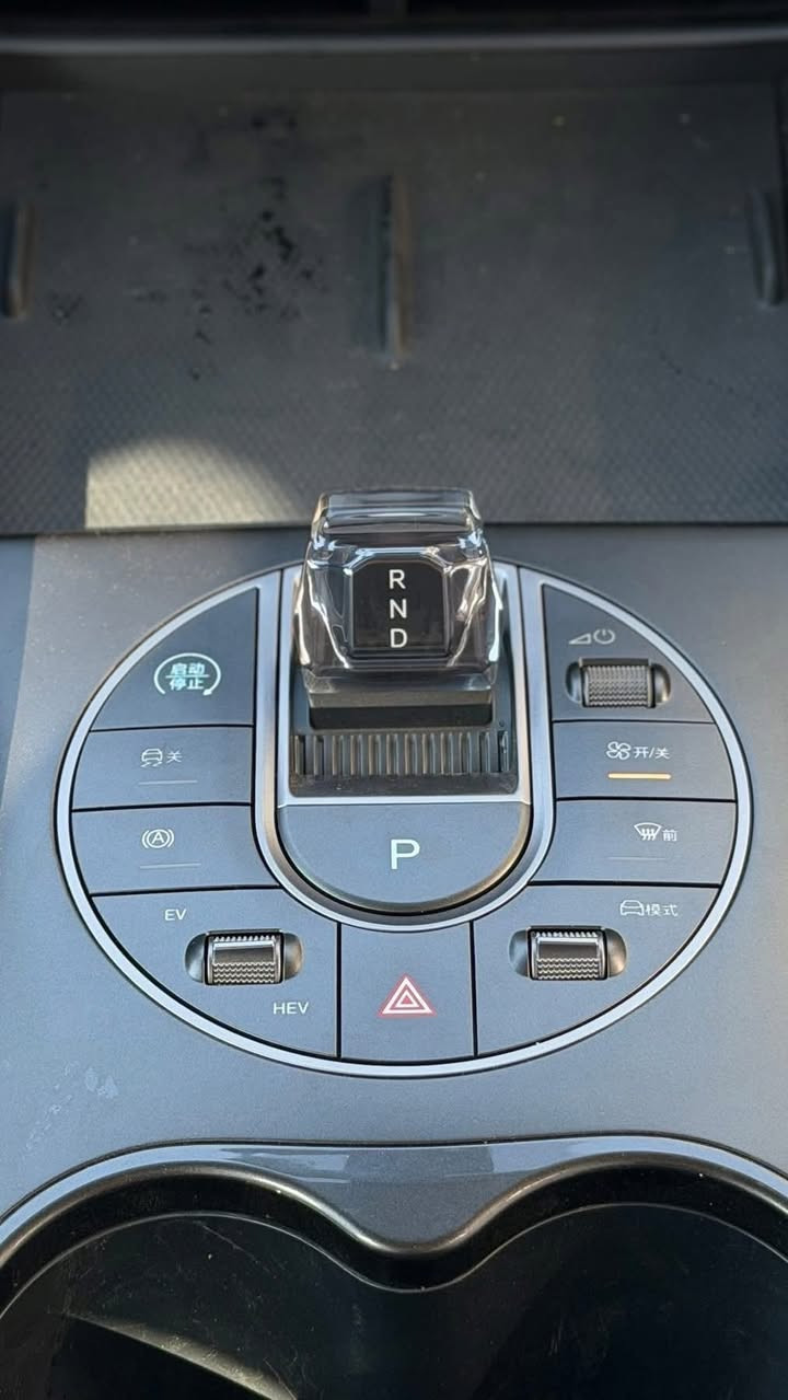 BYD SEAL 05
سيل فايف 
زيرو مرقم بغداد وباسمي سنوية ولوحات 

بصمة 
كارت 
واقيات 
سبايدر كاربون 
شاحنة الحجم الكبير الاصلي ٣٢ امبير 
ارضيات 
وباقي الغراض موجودات 
ويل كروم مو اسود 
وبقية مواصفات معروفة 
للاستفسار / *********** 
السعر ٢٠ مليون
