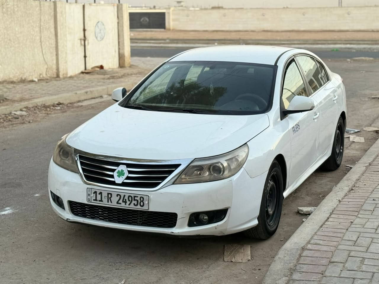 رينو سافران 2012 
مكفوله بدون صبغ 
جاهزه تبريد ثلج ❄️ 
محرك وكير كفاله 
صدر نضيف تخم تاير 
بسمي للبيع السعر 82 ورقه 
***********
