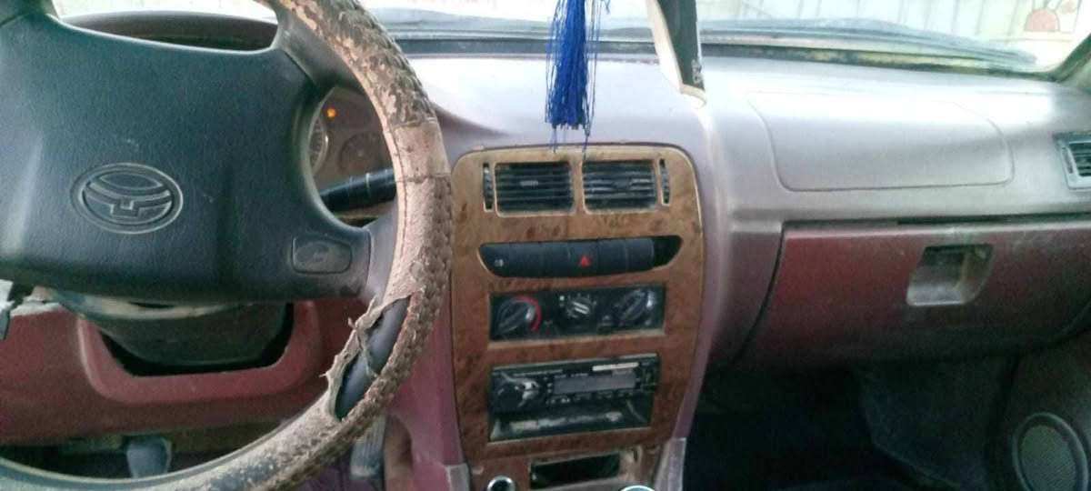 اسلام عليكم 
عندي بيكم دير موديل 13 
كير ومحرك كفالة 
سيارة مصبوغة عام 
بااسمي ورقم انكليزي 
تسقط بسنة 2031 
يعني توني محول 
***********
سيارة نضيفة وعلى ايدي مابيها نقص 
شغل وروح وين ماتريد
