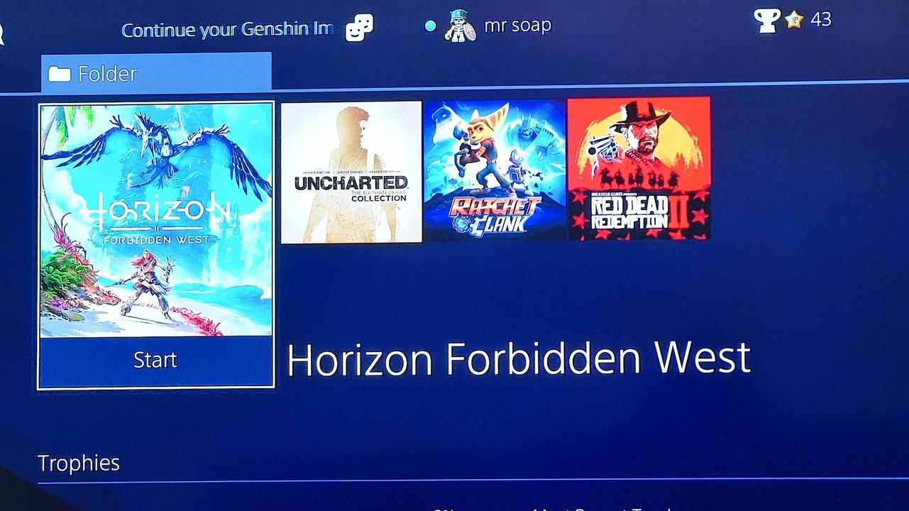 بلي ستيشن 4 برو مستعمل ما مفتوح مع جوستك واحد تجاري مع مجموعه العاب 11 لعبه اقراص + داخل الجهاز أيضاً مع كارتونه وملحقاته للتواصل على رقم ***********
