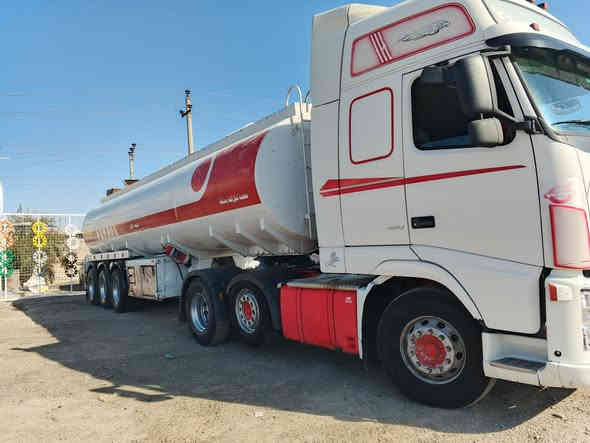 السلام عليكم ورحمه الله وبركاته 
فالفو سنكل امامي بلادي2003 كير عادي تانكي حازم ذرعه طوناج بويلر كامله جاهزه تخم تاير ماتصرف عليه
 ربع دينار اتصال***********
