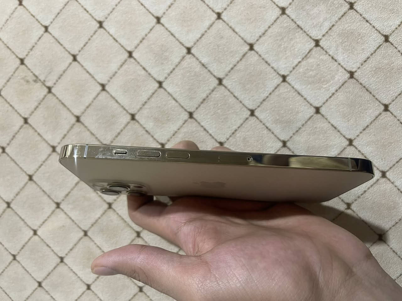 سلام عليكم ايفون 12برو ماكس مكفول من الشخط بطاريه 80مامبدل بي ايشي سعر 600وبي مجال قليل كلش موجود ماسنجر او للاتصال ***********
