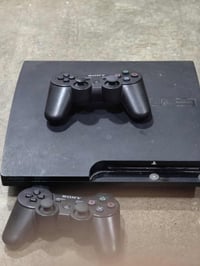 بلاي ستيشن 3 كامل  ملحقات وبي 40العبه بيس 25 يتواصل وياي على الرقم 078...