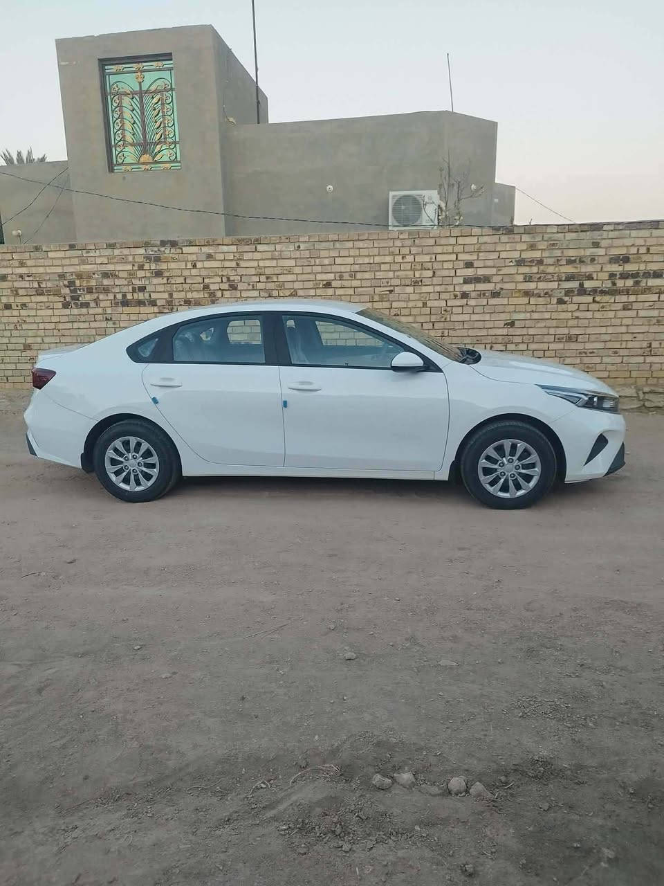 سلام عليكم
سيراتو 24 
سياره جديده كفاله عامه من كلشي 
محرك 1600
ماشيه 24. الف
رقم بغداد بسمي مداور ثاني يوم 
السعر 172 وبيهه مجال للستفسار تصل ع الرقم 
***********
