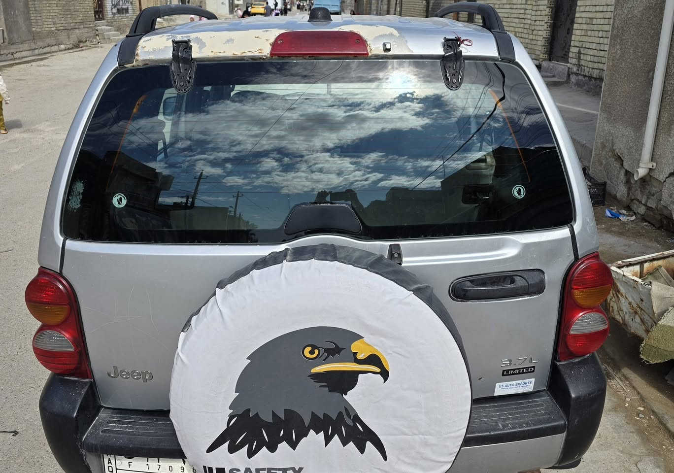 سيارة جيب ليبرتي موديل 2004 
كير ومحرك ففتي 
تبريد شغال
كهربائيات كاملة ما عدا الجامات خلف السائق 
سنتر لوك شغال
رقمها بغداد السنوية باسمي
السعر :55 ورقة 
العنوان :بغداد -  مدينة الصدر
التواصل : ادخل خاص


**إذا كنت صاحب هذا الإعلان وتريد حذفه لأي سبب، رجاءا أرسل رسالة إلى الدعم الفني**