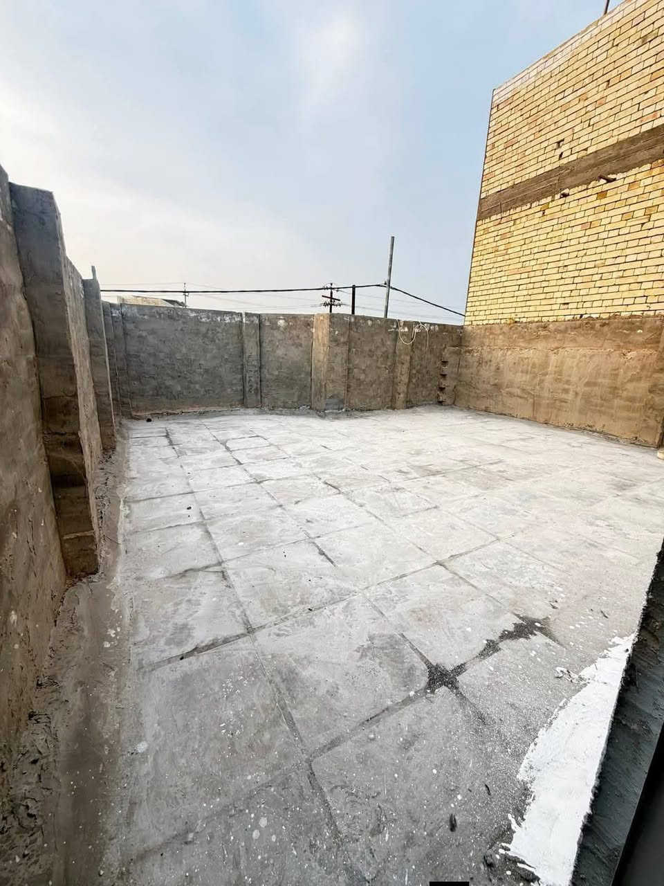 بيت للبيع طابو زراعي سند ٢٥مسجل بلديه بي صوره جويه بل بلديه المساحه ١٠٠متر اساس كونكريت بناء طابوك جيري سكف شيلمان البيت على الشارع الرئيسي وبي فظله ١٤٠ متر يحتوي على غرفه وصاله ومطبخ وحمام ستقبال وحمامات خارجيه السعر 52 وقابل للتفاوض التواصل واتساب *********** للاستفسار خاص
