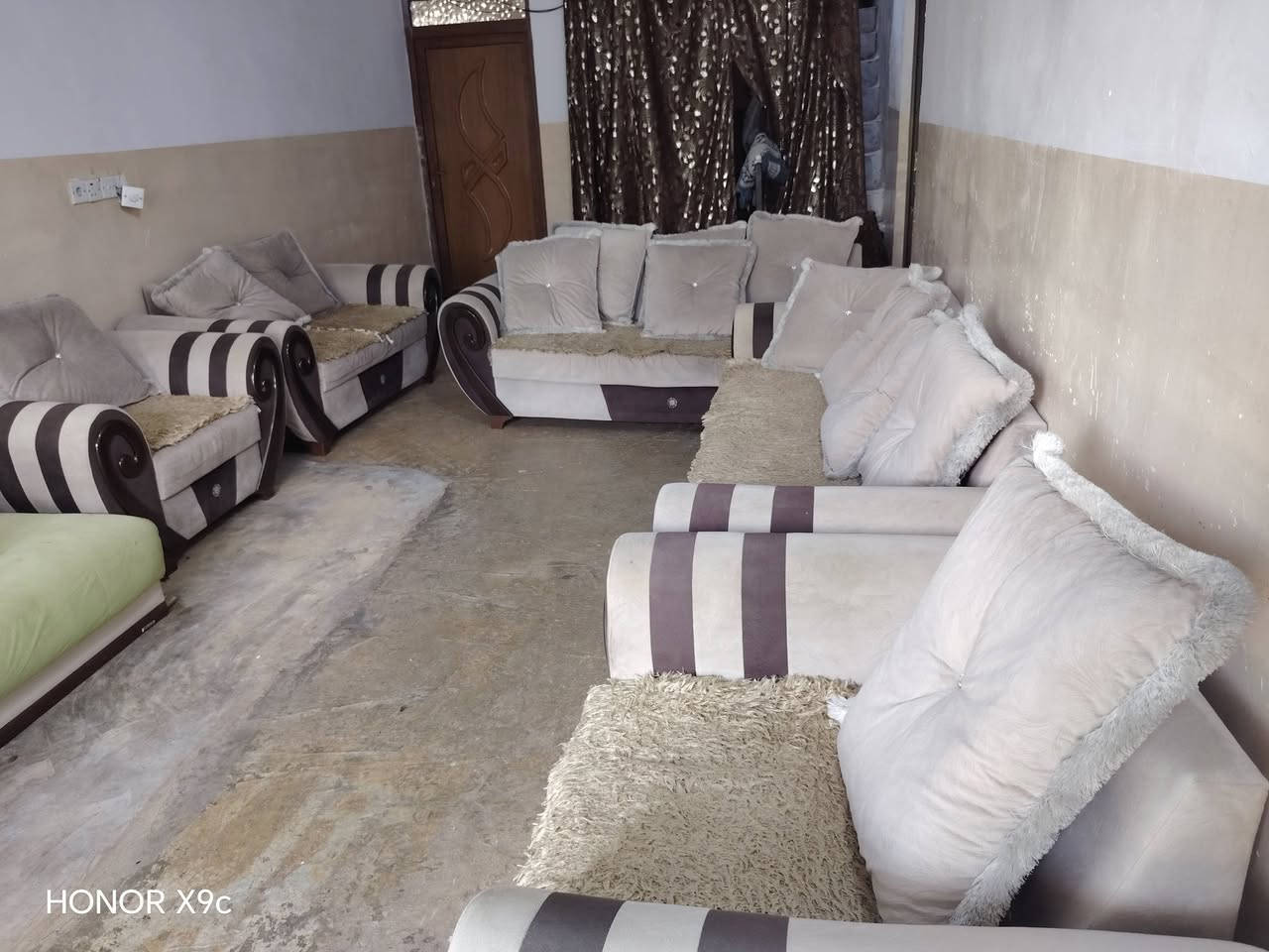 السلام عليكم ديوان كلش نظيف لوك السعرر250شراي اتصل ***********
