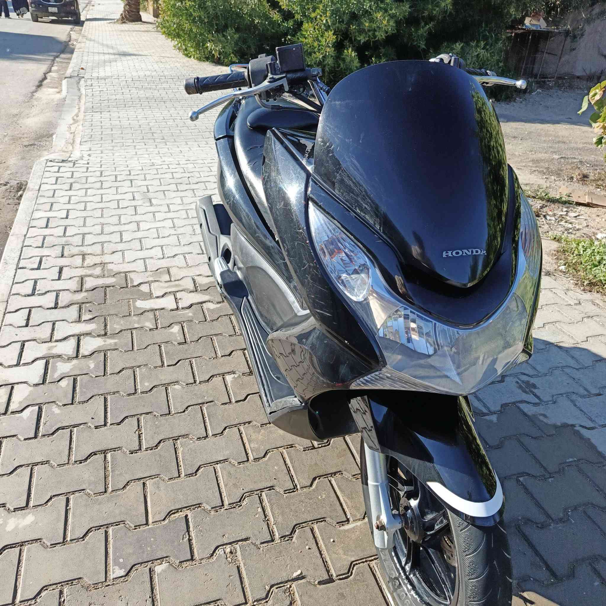 سلام عليكم دراجة PCX الجيل اول للبيع دراجة اول فتحةالهة مكاني كوت زين القوس السعر 950وبيهة مجال للشراي ول موشراي لا تكسر بسعر 
التواصل ***********

