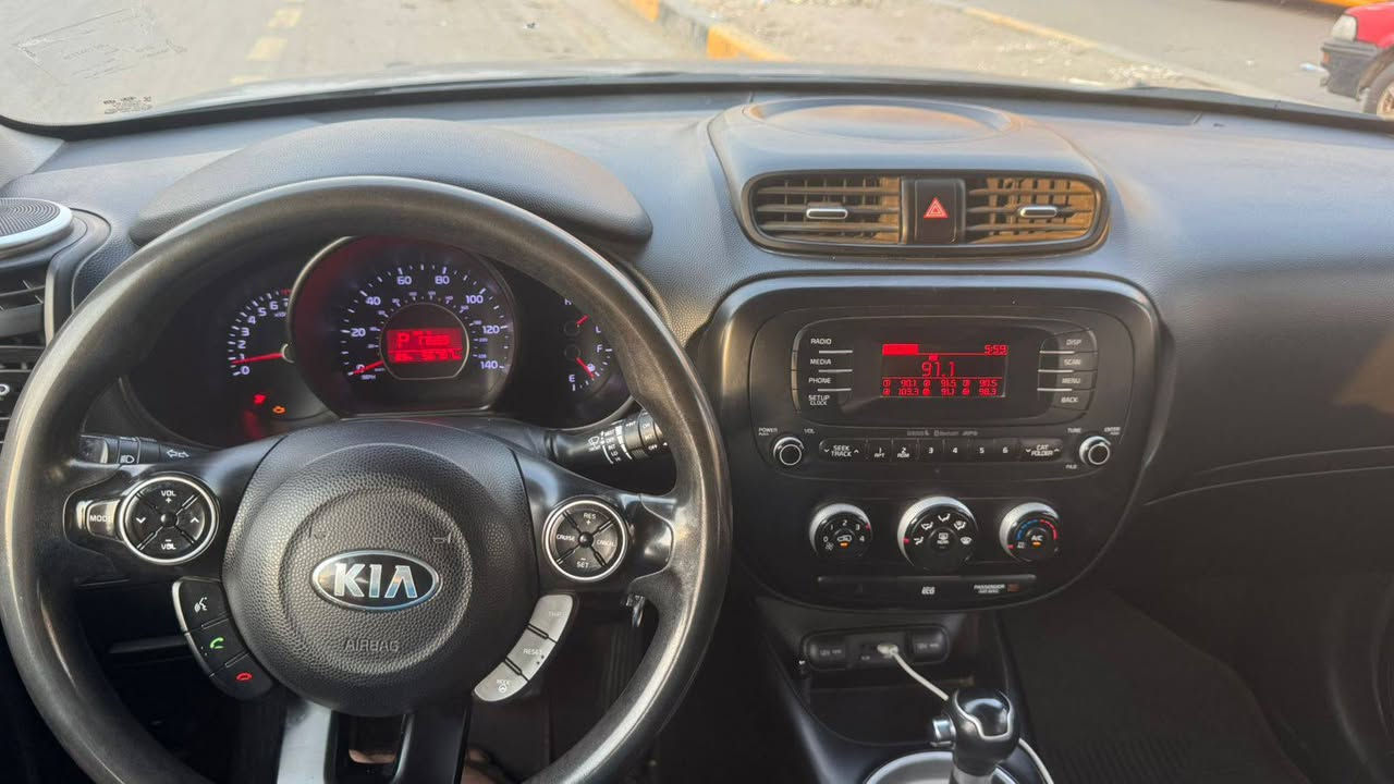 كيا صول ٢٠١٦ وارد أمريكي 
محرك جيدجدا ١٦٠٠ 
كير جيدجدا 
صدر جديد مع تخم دبلات جديده
سياره باسمي رقم بغداد 
تبريد تدفئة جيدجدا 
ماشيه ١٨٠ ألف ميل 
بيه صبغ بابتين مع هلال الخلفي 
مكاني بغداد الحريه 
رقم *********** 
سعر ٩٥ بيه مجال بسيط بغداد, العراق
