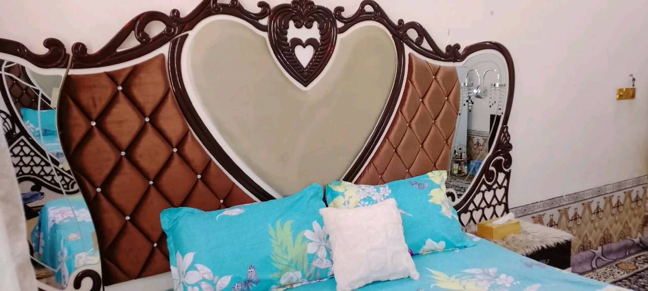 السلام عليكم 
غرفة اخشاب تركي نضيفه مستعمله شي قليل ومناسبه الشراي يتفضل خاص او مراسله عله الوتساب ‏‪***********
المكان 
النجف الاشرف 
قضاء المشخاب 
ناحية القادسيه