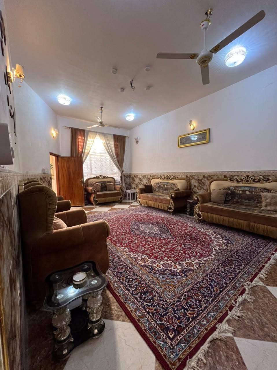 ✨ دار سكن للبيع – فرصة مميزة ✨

📍 العنوان: أم الخيل الثالثة
شارع 20 متر قرب مدرسة قطر الندى الابتدائية

🏡 دار طابق واحد
📐 المساحة: 200 متر
📄 طابو صرف

🔹 تفاصيل الدار:
• غرفتين
• صالة
• استقبال
• مطبخ
• مجموعة صحيات
• كراج سيارة
• سطح

🌟 موقع هادئ ومرتب 
✅ تتوفر كافة الخدمات
💫 فرصة ممتازة للسكن والاستقرار وبسعر كلش حلو

📞 للاستفسار مراجعة مكتب علاء الخالدي للعقار
أو الاتصال بالرقم:
***********
