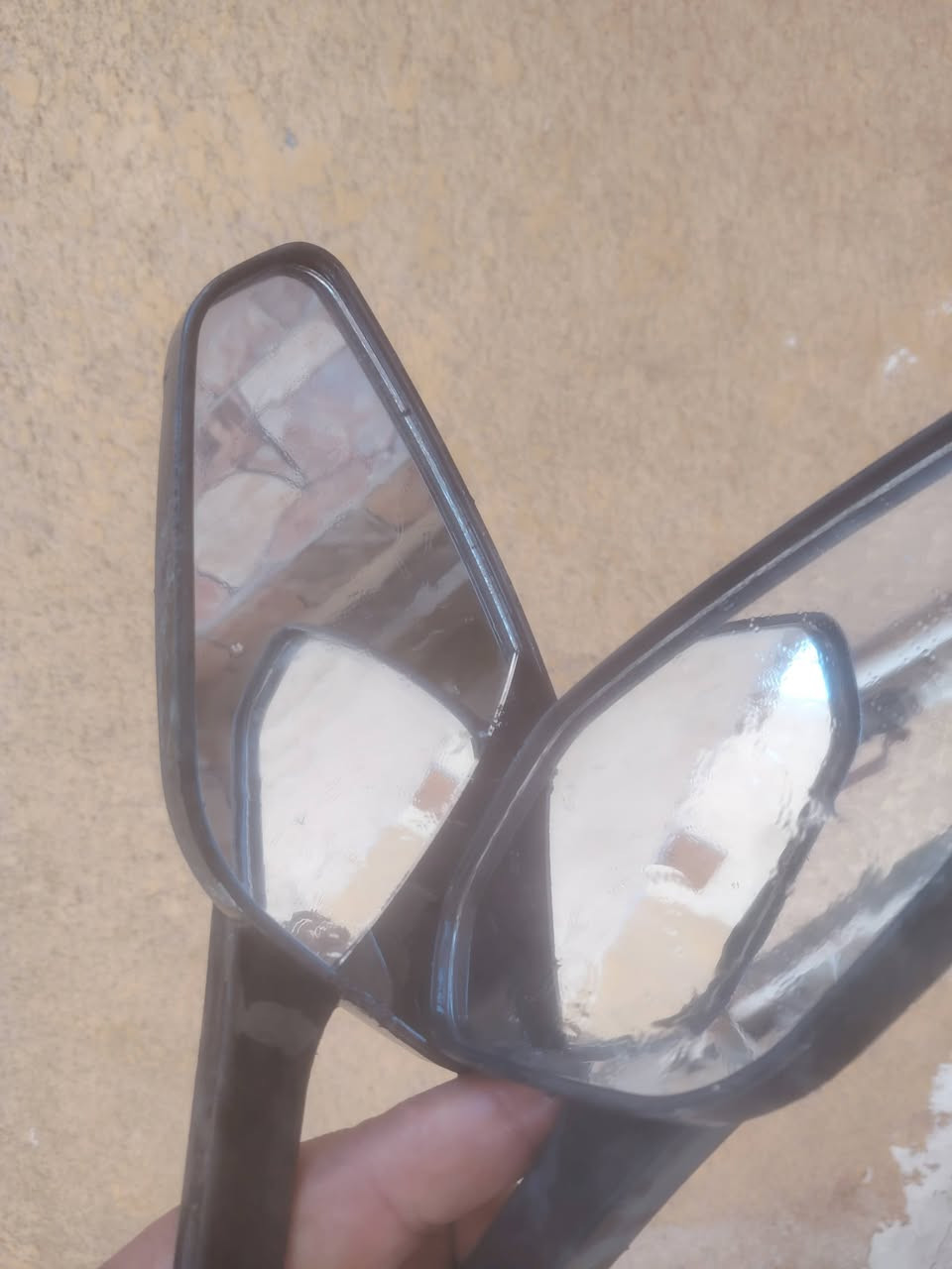 اغراض جبلي للبيع اليدات شلع ب 30 ماركه الصالنصه ب 45 قبق ب 20 دبلات ب 15 مرايات مال  سكنس حديث 10 مكاني بغداد توصيل عندي ***********
