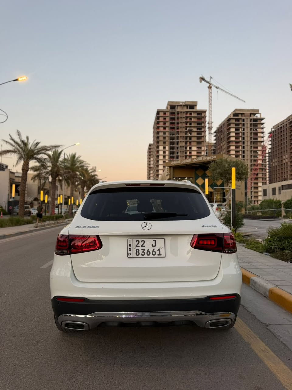 السلام عليكم اخوتي مارسدس GLC300 موديل 2022 السياره فول بانوراما تدفئه كشنات رادار نقط عمياء صندوق كهرباء عليها كت AMG اصل ماشيه ٣٠ الف ميل حادثها بس بنيد ومبدل *********** اتصل وتدلل
