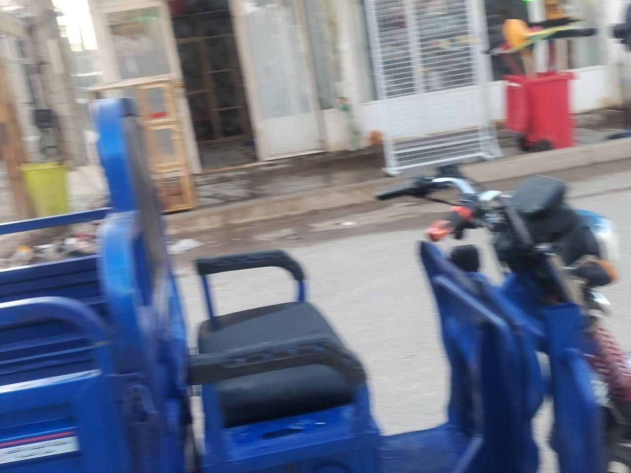 متاح ستوته شحن موديل 25 الحجم الكبير  كهربائية كله شغاله بيه عطل تمشي بطئ ما اعرف شنو السبب ابيع على هل الضعيه السعر 800 بغداد الجزيره السياحيه هاتف ***********
