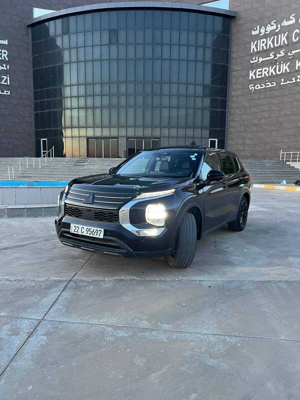 سيارة ميتسوبيشي اوتلاندر ٧ راكب ٢٠٢٣ 

MITSUBISHI OUTLANDER
  (SEL BLACK Edition ) 

‎ميتسوبيشي اوتلاندر
‎موديل2023

‎حجم المحرك : 4 ) 2.5L,سلندر)

‎ارباك ستيرن سيستم

‎ فوول مواصفات اعلى فئه (بلاك ايدشن)  SEL Black Edition 
 
‎بصمة ابواب بصمة تشغيل

تبريد 2زون

‎كاميرا °360. كاميرا امامي كاميرا جانبي. كاميرا خلفي هاند 
بانوراما

‎7 راكب

(AUTO Hold) اوتو هولد

(Downhill assist ) مساعدة من نزلات 

‎رادار امامي (تحديد مسار)

‎رادار جانبي (نقاط عمياء)

‎رادار خلفي (التحذير من الاصطدام)

‎حساسات امامي حساسات جانبي

‎حساسات خلفي

‎إشارات بلمري مري شفط

(SHOW) نظام (OFF-ROAD) نظام

(ECO) نظام

(SPORT) نظام (NORMAL) نظام: 
ماشي ٦٤ الف كيلو متر
كشنات كهرباء 
كشن تدفيئه
ستيرن تدفيئه
كشنات خزن 
صندوق كهربائي 
كوبون بنزين
وبعد بيها هواي مواصفات 
سعر ٢٣٥ وبي مجال للطيبين
مكاني كركوك

بيه قطعتين صبغ بونيت و جاملغ سايق بدون دواخل وبيه مكان صغير اربع اصبع بارد جاملغ وراء  و رصعتين بسيط فوك جام امامي

***********
*********** كركوك, العراق
