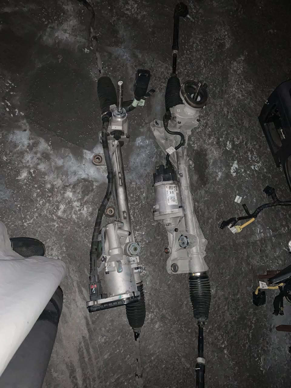 السلام عليكم ورحمة الله وبركاته تم وصل حاويه قطع غيار سيارات كوريه للبيع جمله ومفرد العنوان السماوه تقاطع الوركاء الشارع الرئيسي 
وباسعار مناسبة 
للاستفسار ***********
