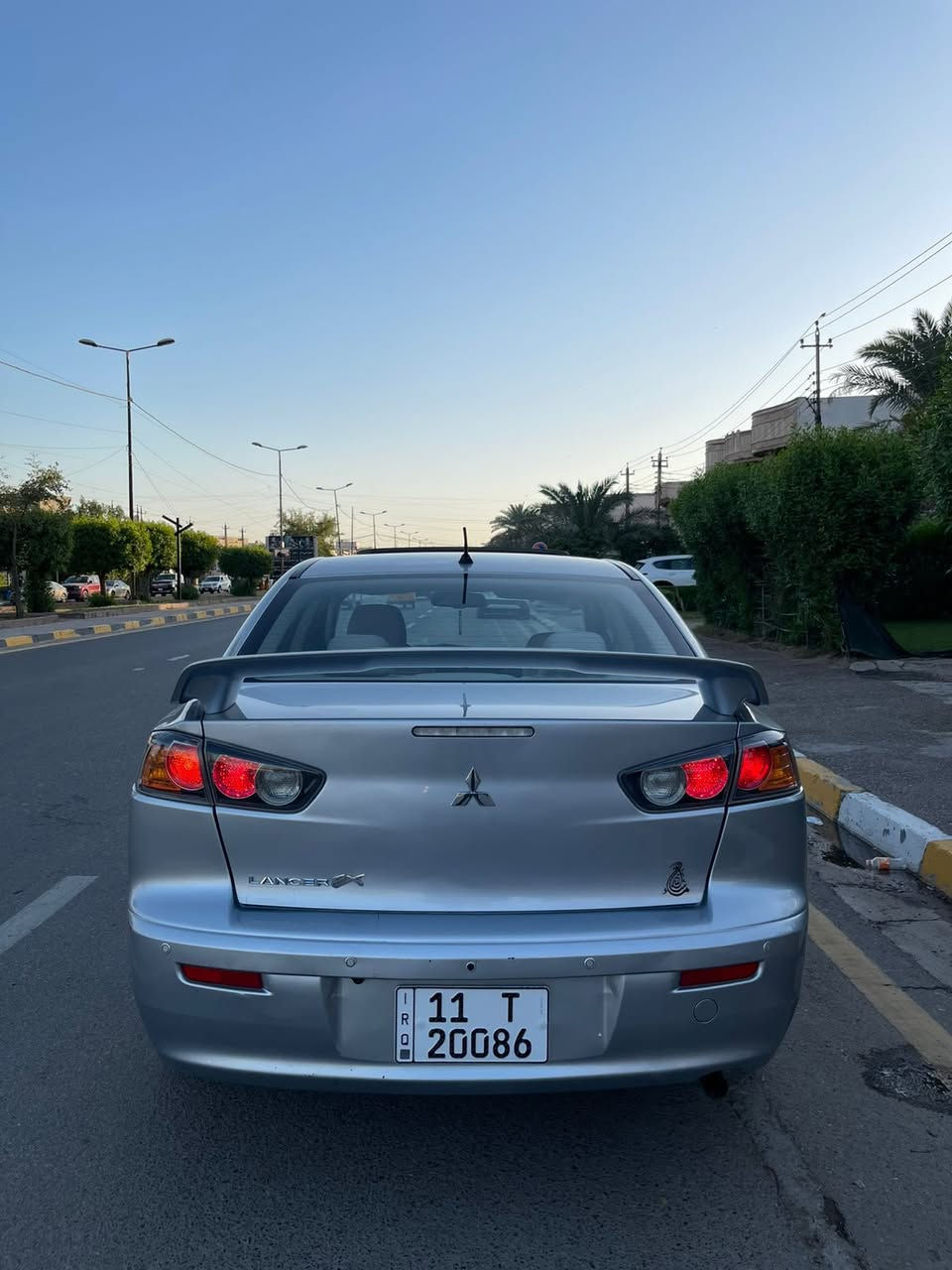 السلام عليكم 
متسيوبيشي لانسر للبيع ..
🛑 موديل 2016 ملشية ١١٣ الف كم فقط 
🛑محرك 1600cc أقتصادي 
🛑كير At 
🛑فتحة سقف 
🛑تحكم استيرن 
🛑اشاير بالمري 
🛑داخل اوف وايت 
🛑 شاشة وسطية 
🛑كاميرا خلفية 
🛑رقم أنكليزي جديد 
🛑 سنوية بأسمي 
🛑 مكاني  بغداد الدورة _ ***********
🛑 بدون أي صبغ او تبديل السيارة بلاديه والسونار مرفق ويه الصور 
يوجد واتس  أب للتواصل على نفس الرقم 
🛑 السعر ٩٨ ورقة
