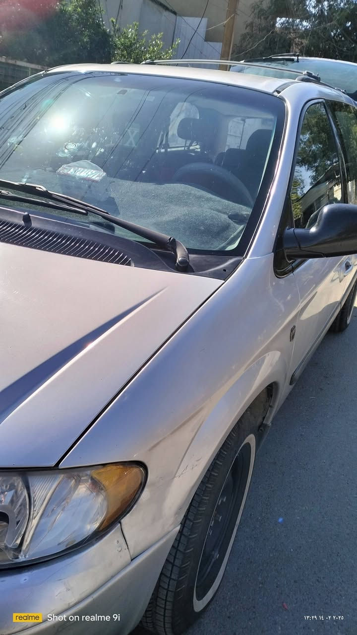 السلام عليكم دوج كرفان ٢٠٠٧ نوع طويل تبريد ثلاث قطع شغال كير محرك حداديه شغاله بيها منضومة غاز ٦٠ لتر شغاله حادثها باب سلايد يمنه مصلح ومصبوغ والباقي على البلاد للاتصال على الرقم 
*********** مكاني بغداد
