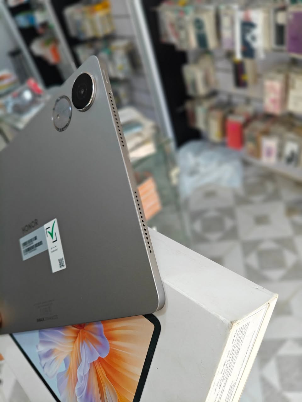 السلام عليكم 
هونر باد V 9
ذاكره 256/12 أخو الجديد 
المواصفات 
الشاشة11.5 بوصة - 144 هرتز - IPS LCD
الكاميرا13 ميجابكسل
المعالجMediatek Dimensity 8350
البطارية والشحن السريع10100 مللي أمبير - 66 واط
ظمان 3 أيام حقيقي من أي خلل أو صيانه 
السعر 485 الف وسعر الجديد 630 الف 
مكان المكتب بابل يوجد توصيل محافظات


**إذا كنت صاحب هذا الإعلان وتريد حذفه لأي سبب، رجاءا أرسل رسالة إلى الدعم الفني**