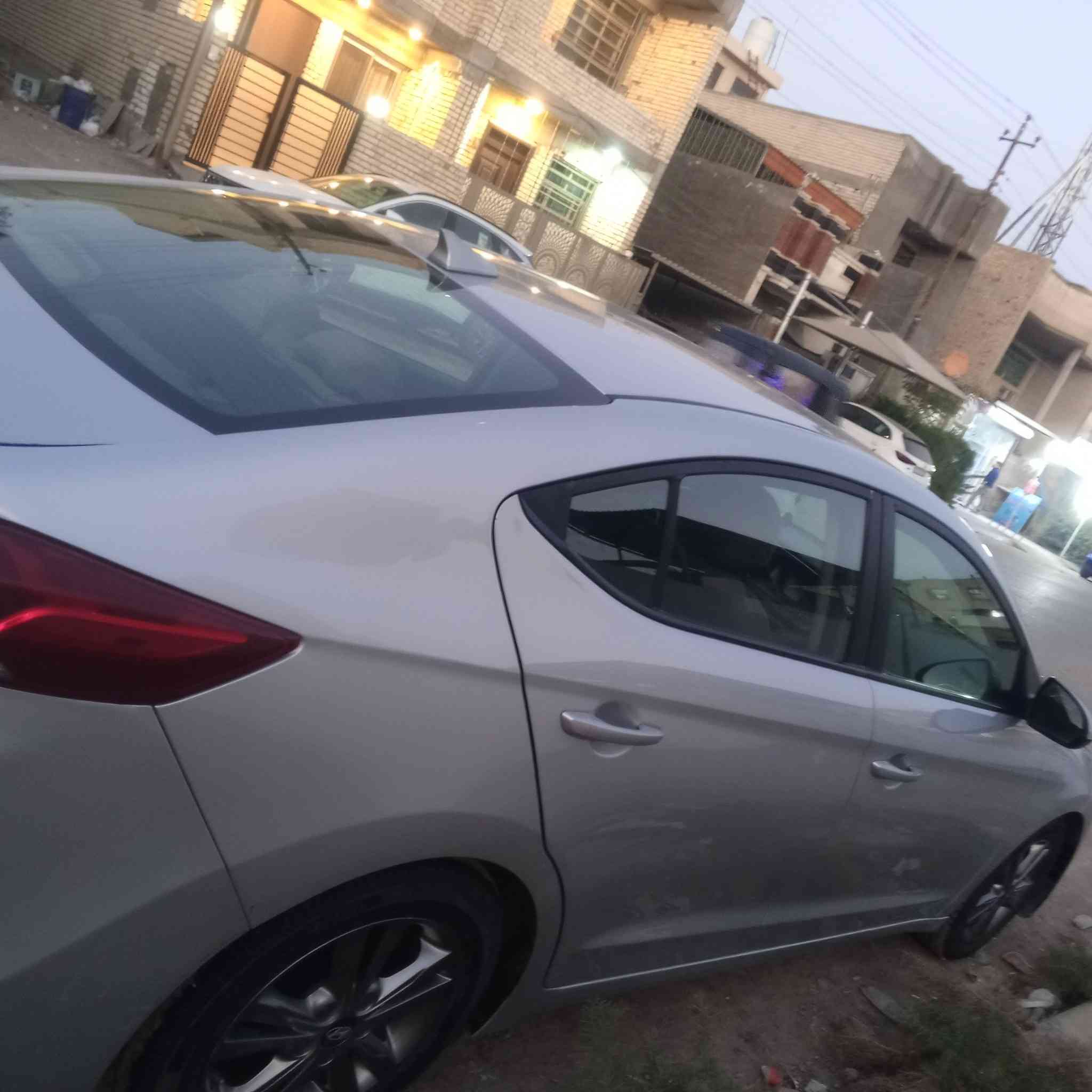 السلام عليكم النترا 2017وارد امريكي نص فول حادثها بامريكا موضح بالصور وبالعراق بيها جاملغ خلفي جهة السائق كير ومكينه مامفتوح تبريد تدفئه شغال باتري جديد 
مكان السياره بغداد الدوره 
***********
