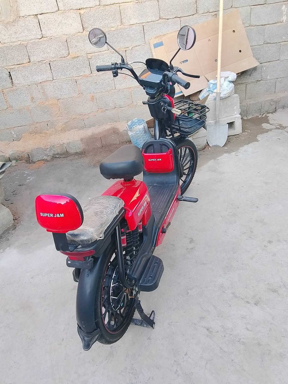 سلام عليكم دراجة شحن للبيع ٤ بطاريات جدد كاملة مابيه اي نقص سعره ٣٠٠ مكاني بغداد  سريع أبو غريب حي الشهداء ***********
