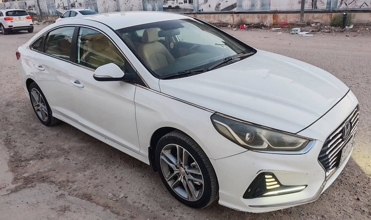 السلام عليكم
سوناتا خليجي موديل 2019
رقم بغداد سنوية بأسمي 
مكينة 2400 دوش
كير و محرك و تبريد مكفولات من كلشي 
حدادية جديدة 
ويل رياضي قياس 19انج
اشارة جانبية
كشن السائق كهربائي
كير تيب ترونك بالستيرن 
لون ابيض صدفي 
تحتوي على ضرر بسيط في الجاملغ الايمن الخلفي فقط 
السيارة نظيفة جدا و لا تحتوي اي نقص 
للتواصل *********** حلة, بابل
