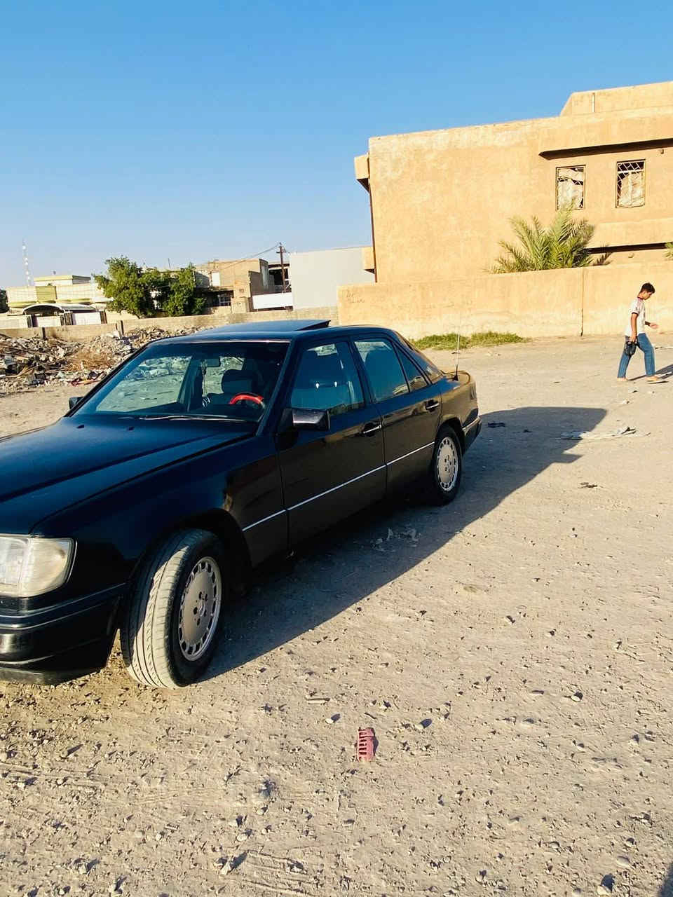 السلام عليكم مارسيدس للبيع 
موديل 1988
مكينة بلادي عنكبوت لاصرف لاتبخير جديد 
جام كهربائي 
كشنات كهربائي وضع خزن 
قواعد سليمه بدون تعمير 
تبريد ثلج 
 باتري جديد 
تخم تاير جديد 
السياره داخل كارتون 
متعوب عليه هواي 
عنوان ديالى بلدروز 
السعر 52 وبيه مجال بسيط 
*********** بي واتساب
